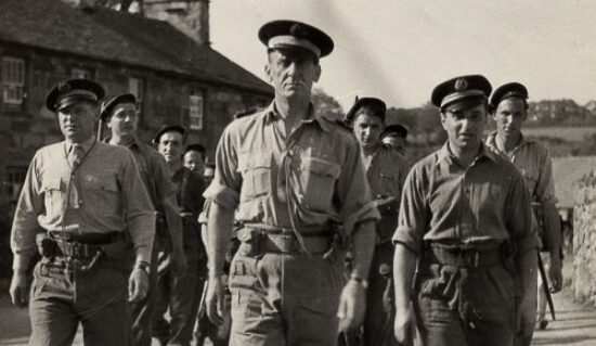 Photo du Comandant Philippe Kieffer marchant à Cricceth